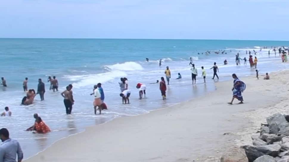 தொடர் விடுமுறை! தனுஷ்கோடி கடற்கரையில் குவிந்த சுற்றுலா பயணிகள்