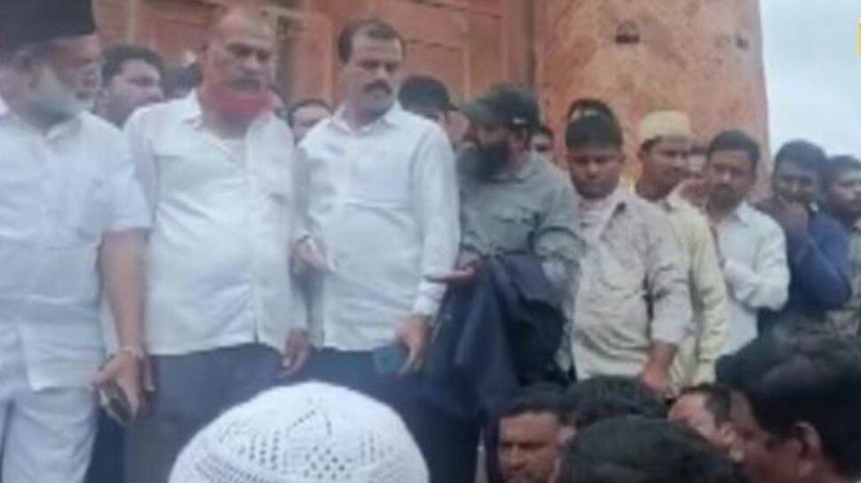 புராதன மதராசாவில் இந்து வழிபாடு விவகாரம்! பூட்டை உடைத்தவர்களை தேடும் போலீசார்