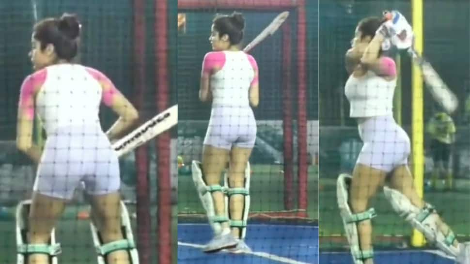 கிரிக்கெட் விளையாடிய ஜான்வி; வைத்து செய்த நெட்டிசன்கள் - வீடியோ இதோ...!