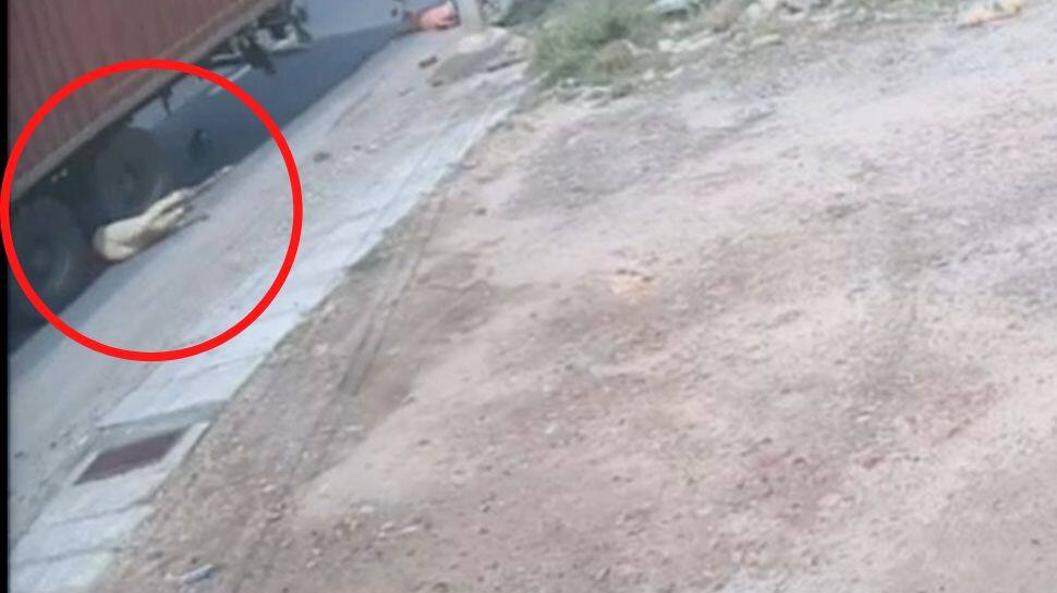 ஈரோடு: லாரிக்குள் விழுந்து பலியான ரயில்வே டிக்கெட் பரிசோதகர்: பதைபதைக்க வைக்கும் வீடியோ