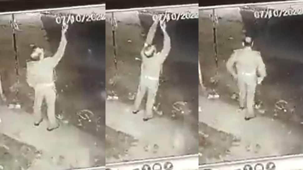 Video: பல்பை திருடி 'பல்ப்' வாங்கிய போலீஸ்; சிசிடிவியில் சிக்கியதால் சஸ்பெண்ட் - அதுக்கு அவர் சொன்ன காரணம் இருக்கே!