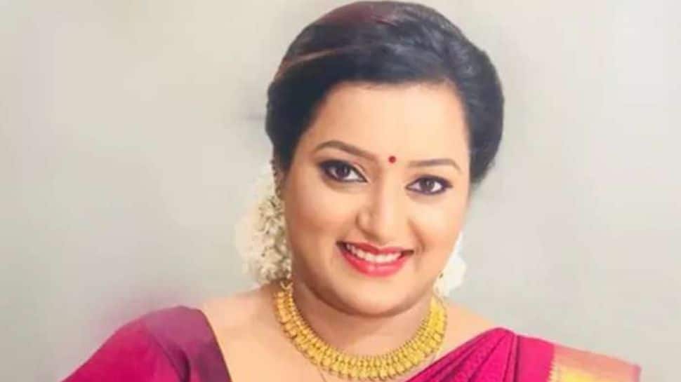 கேரள சிபிஐஎம் அமைச்சர்கள் மீது பாலியல் குற்றச்சாட்டு சுமத்தும் ஸ்வப்னா சுரேஷ்