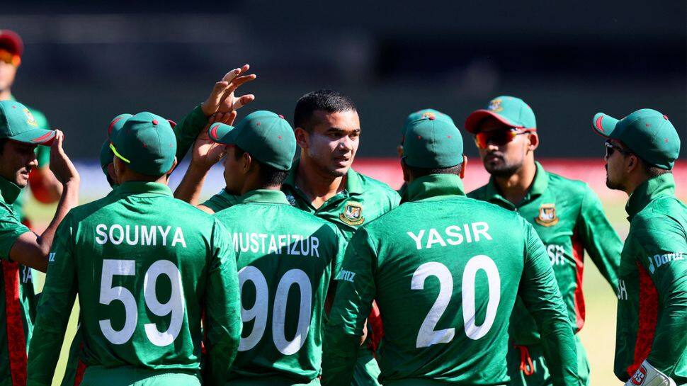 கடைசி பந்தில் காத்திருந்த டிவிஸ்ட்! பெவிலியனுக்கு போன வீரர்களை விளையாட அழைத்த நடுவர்கள்