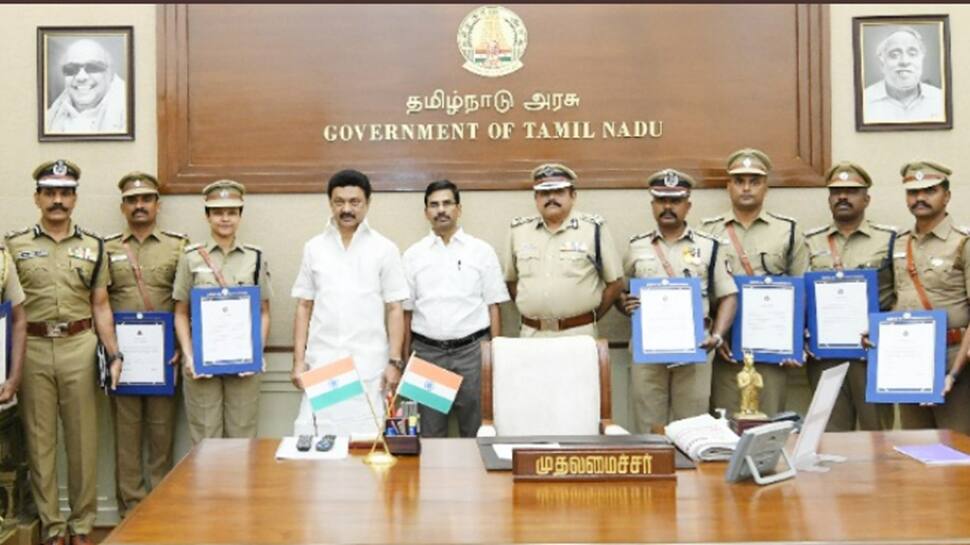 கோவை கார் வெடிப்பு சம்பவம் - காவலர்களுக்கு முதலமைச்சரின் பாராட்டு சான்றிதழ்