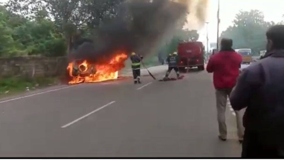 சாலையில் ஓடிக்கொண்டிருந்த கார் தீப்பற்றிய விபத்து! தாம்பரத்தில் பரபரப்பு