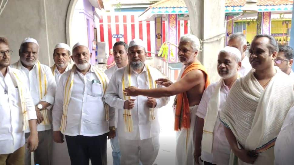 கோவையில் மதநல்லிணக்க முயற்சி! கோட்டை ஈஸ்வரன் கோவிலுக்கு சென்ற ஜமாத் நிர்வாகிகள்