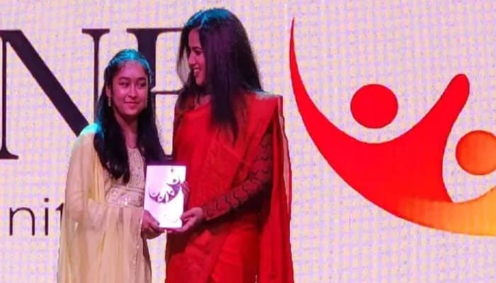 கலைத் துறையில் சாதனை: 30 மாணவிகளுக்கு சிறப்பு கல்வி உதவித்தொகை