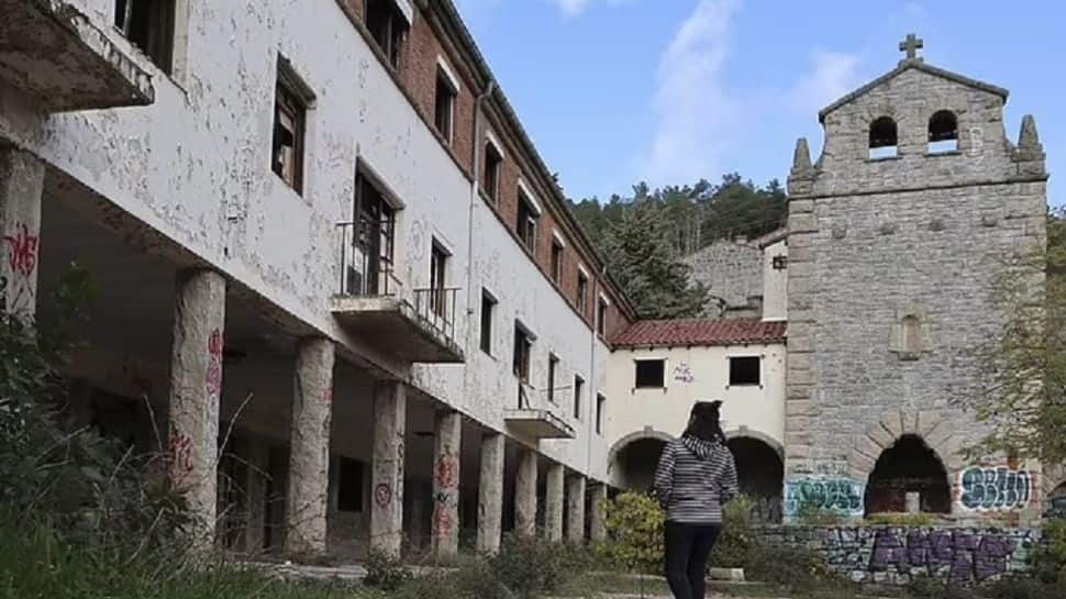 மிக மலிவான விலையில் ஸ்பெயின் கிராமம்; விலையை கேட்டால் வியப்பில் மயக்கம் வரும்!