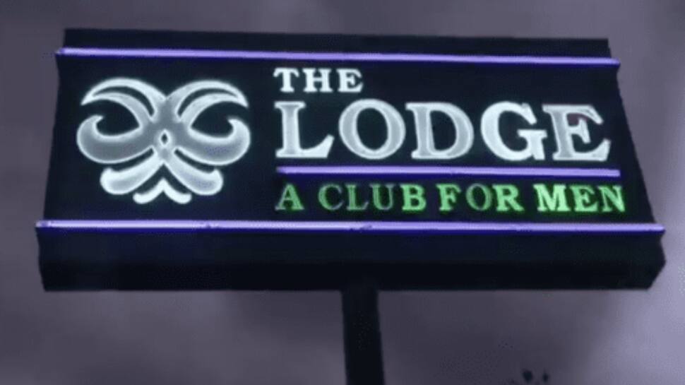 தந்தைக்கு உல்லாச அழகிகளை விருந்தாக்கிய மகள்... 100ஆவது பிறந்தநாளுக்கு பரிசு!  