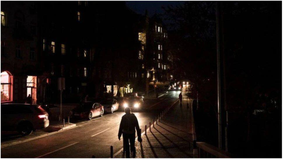 ரஷ்யா நடத்திய ஏவுகணைத் தாக்குதல்... இருளில் மூழ்கிய உக்ரைன்!