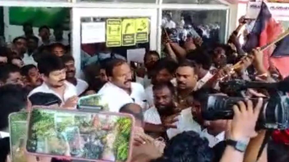 உதயநிதியை பார்க்க சென்ற இடத்தில் திமுக தொடண்டருக்கு நேர்ந்த சோகம்