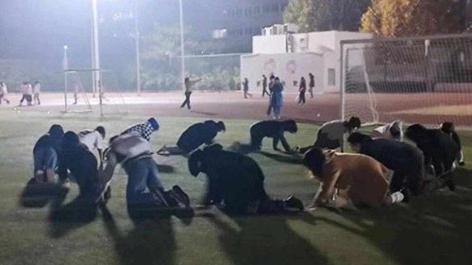 China Students Crawling On The Ground | சீன மாணவர்களின் நாலு கால் நடை: காரணம் ஜாலியோ ஜிம்கானா