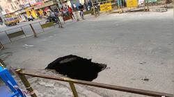 சென்னை முக்கிய சாலையில் 15 அடி ஆழத்தில் திடீர் பள்ளம்: பீதியில் மக்கள்