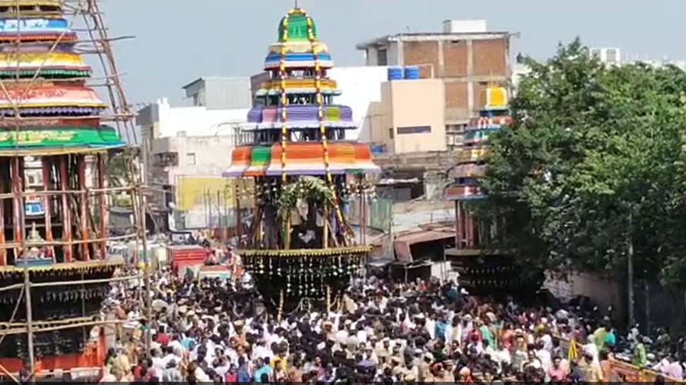  அருணாசலேஸ்வரர் திருக்கோவிலில் முருகர் தேர் வெள்ளோட்டம்: பக்தர்கள் தேரை வடம் பிடித்து இழுத்து வழிபாடு