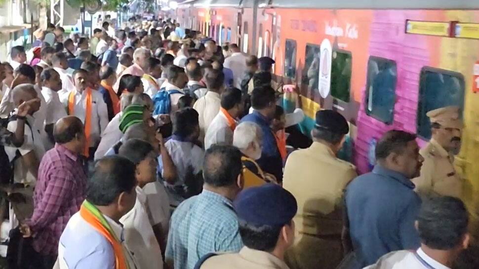 காசி தமிழ் சங்கமம் ரயில் கோவையில் இருந்து இன்று காலை கிளம்பியது