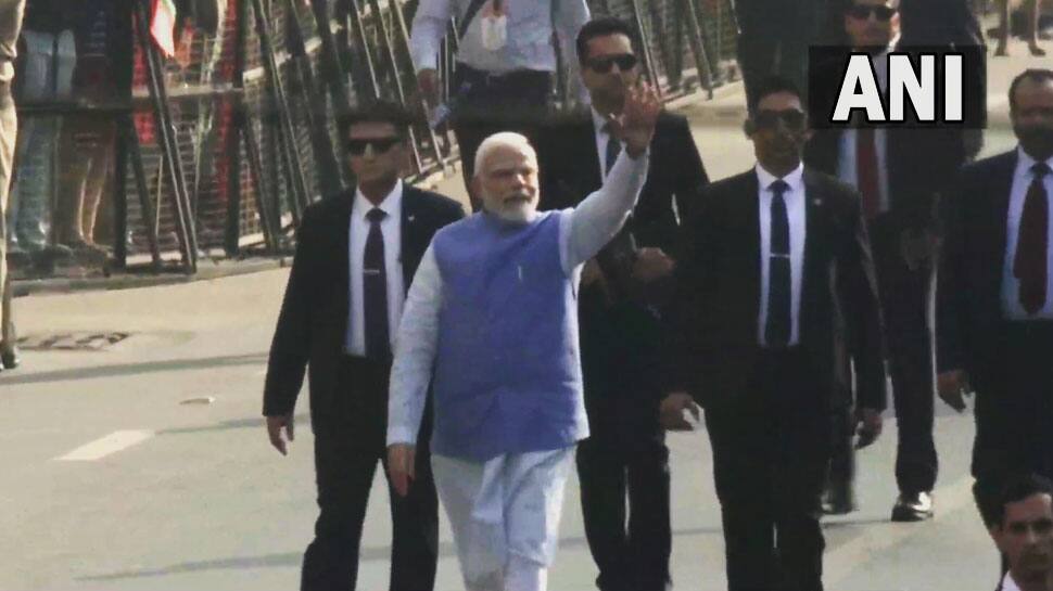 தேர்தல் விதிமுறைகளை மீறினார் பிரதமர் மோடி? எதிர்கட்சிகள் கடும் கண்டனம்