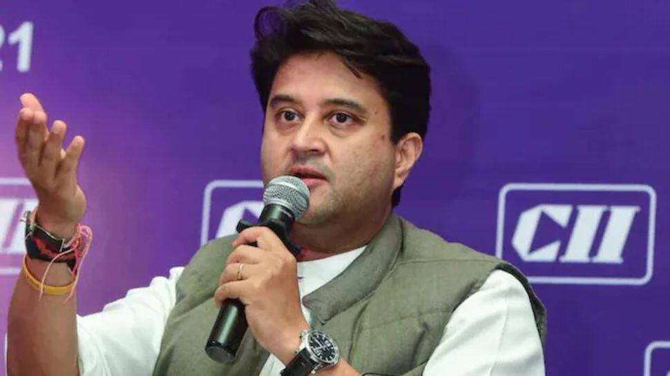 மலிவான கட்டணத்தில் விமான டிக்கெட்டுகள் வாங்க ஜோதிராதித்ய சிந்தியா வழங்கிய டிப்ஸ்!