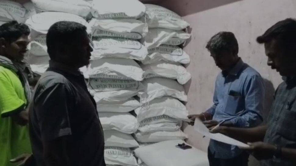 வெல்லத்தில் கலப்படம்: பறிமுதல் செய்து உணவு பாதுகாப்பு துறை அதிகாரிகள் அதிரடி 