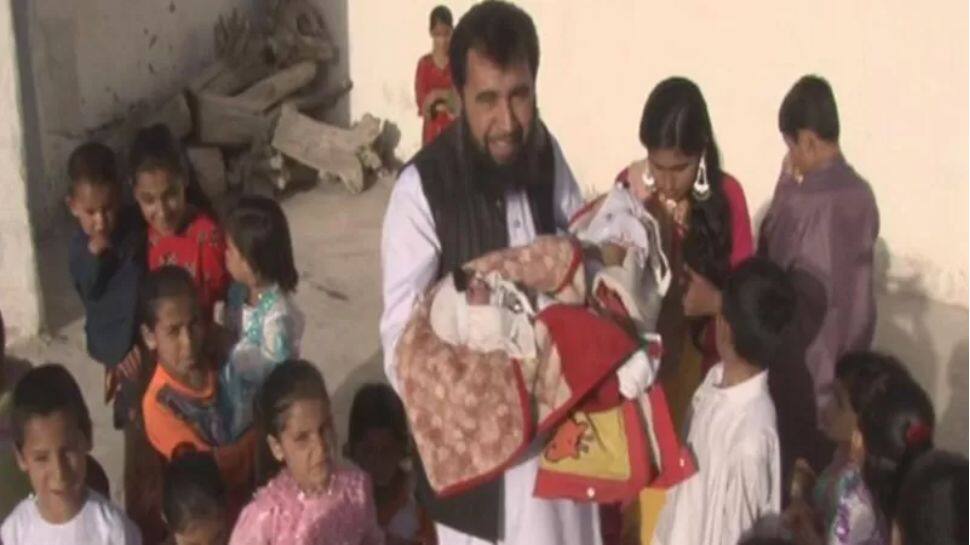 50 வயதில் 60 வது குழந்தை; அடுத்த ரிலீஸுக்கு மனைவியை தேடும் நபர்!