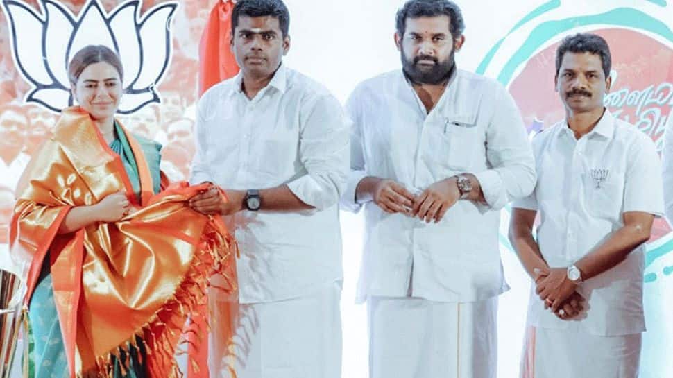 அலிஷா அப்துல்லா மூலம் காயத்திரி ரகுராமை அட்டாக் செய்யும் தமிழக பாஜக!