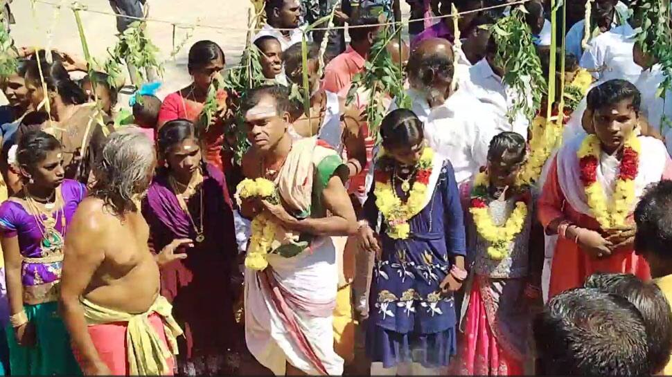 கடல் அன்னைக்கு பொங்கல் வைத்து நன்றி கூறிய சிறுமிகள்