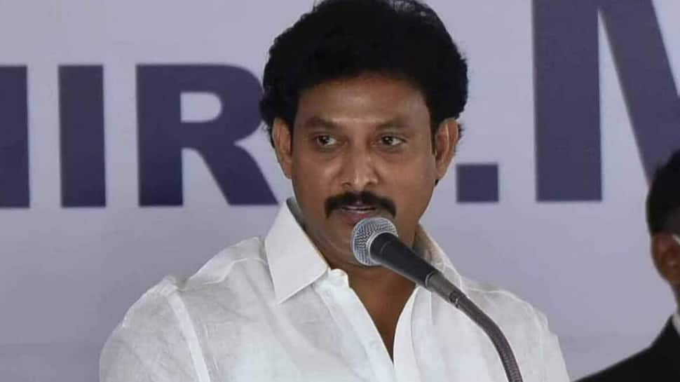 லீவெல்லாம் கிடையாது... ஸ்கூலுக்கு வந்துருங்க - அமைச்சர் கொடுத்த ஷாக்