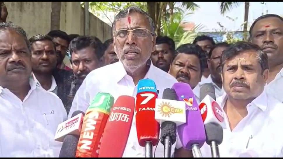 ஜல்லிக்கட்டில் சிறுவன் மாடு குத்தி இறந்ததற்கு, பாதுகாப்பு இல்லாததே காரணம்: கே.பி.அன்பழகன்