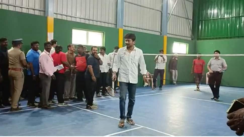 முதலமைச்சர் கோப்பைகளுக்கான விளையாட்டுப் போட்டி: டென்னிஸ் விளையாடிய தயாநிதி மாறன் Vs உதய நிதி ஸ்டாலின்