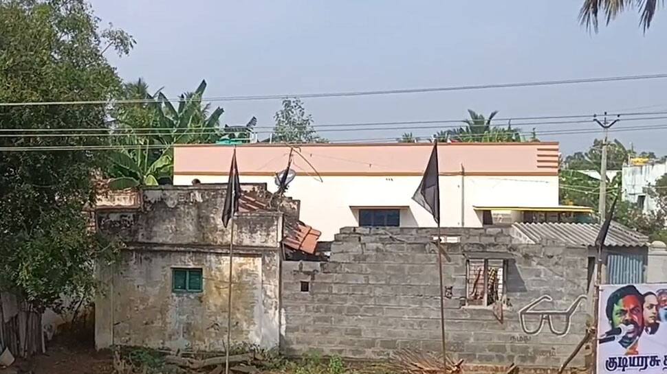 நாமக்கல் அருகே வீடுகளில் கருப்பு கொடி ஏற்றி போராட்டம்