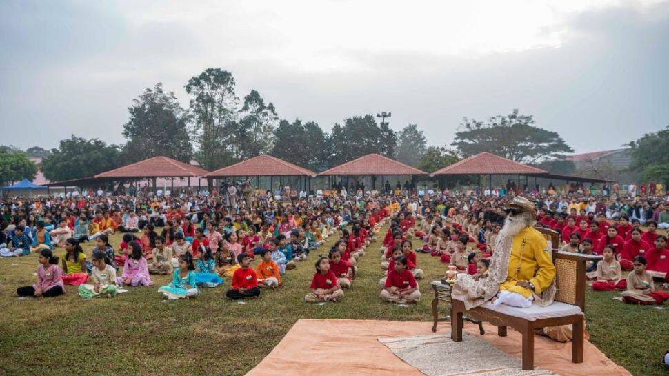 பொருளாதார பலம் இல்லாமல் நாட்டில் எதையும் பாதுகாக்க முடியாது: ஈஷா குடியரசு தின விழாவில் சத்குரு உரை