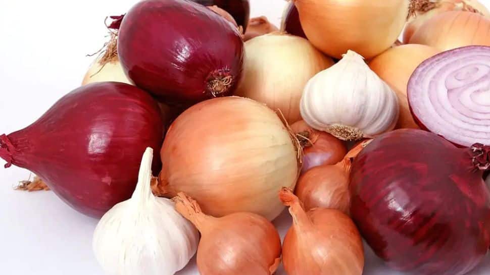 வினோத வழக்கு! 45 ஆண்டுகளாக பூண்டு - வெங்காயத்தை  சுவைக்காத கிராம மக்கள்!