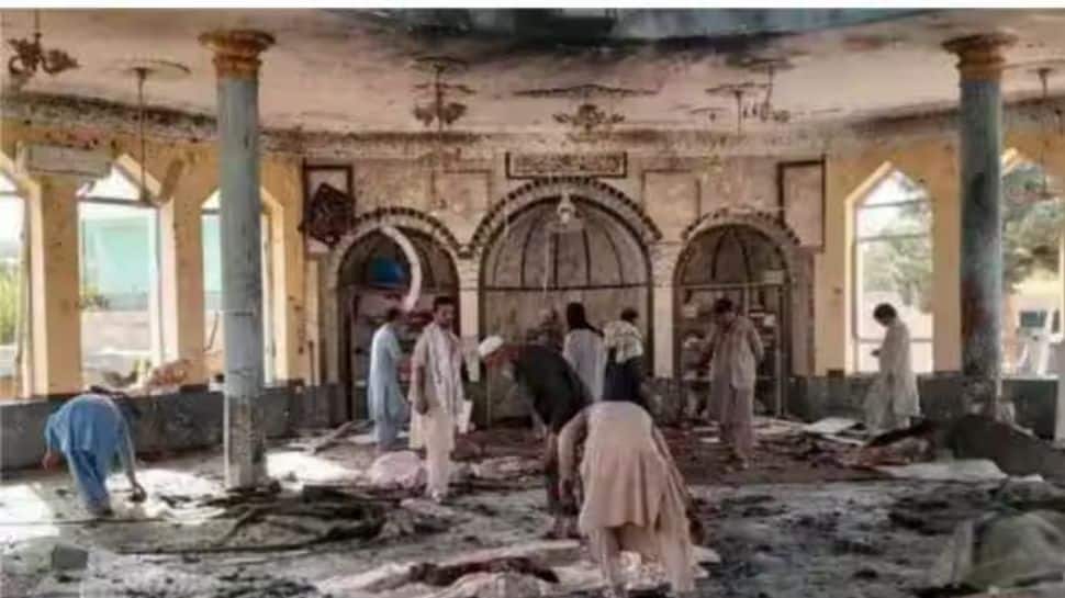 பாகிஸ்தான் பெஷாவரில் மசூதியில் நடந்த தற்கொலை தாக்குதல்! 27 பேர் பலி!