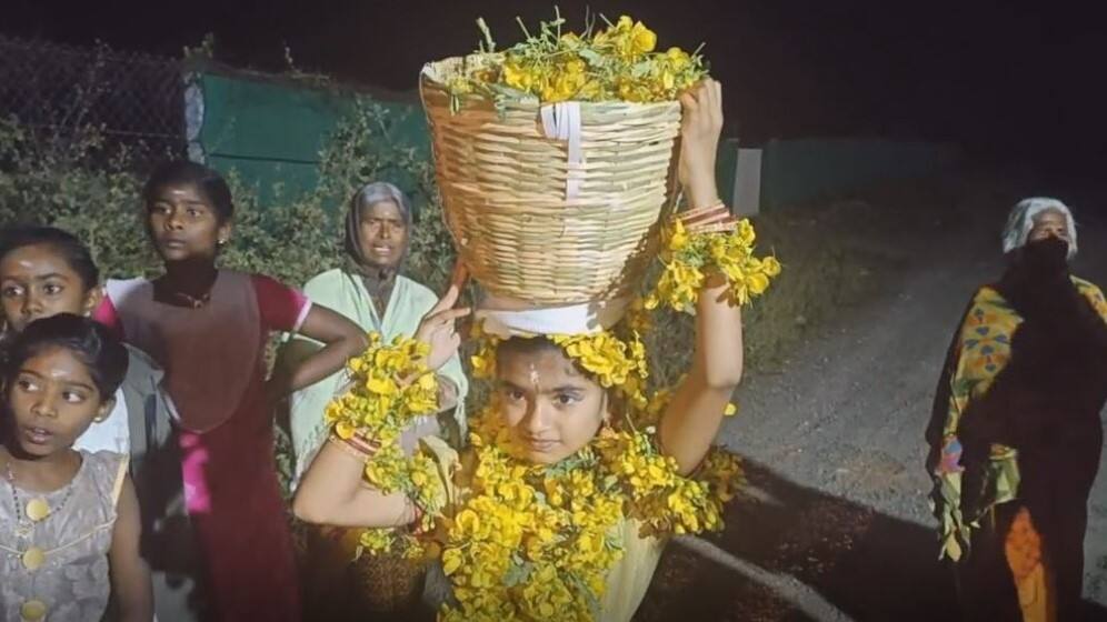 மழை பெய்ய இப்படி ஒரு வழிபாடா? வித்தியாசத்தில் வியக்க வைக்கும் கிராமம்!