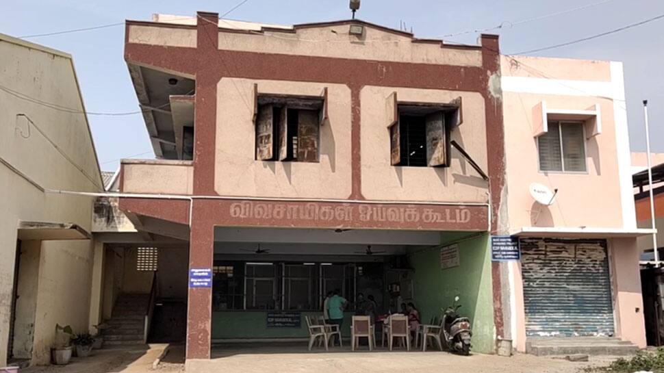 சினிமா பாணியில் வாடகை லாரி டெண்டர்: டெண்டர் பெட்டியை தூக்கிக்கொண்டு ஓடிய மர்ம நபர்கள்