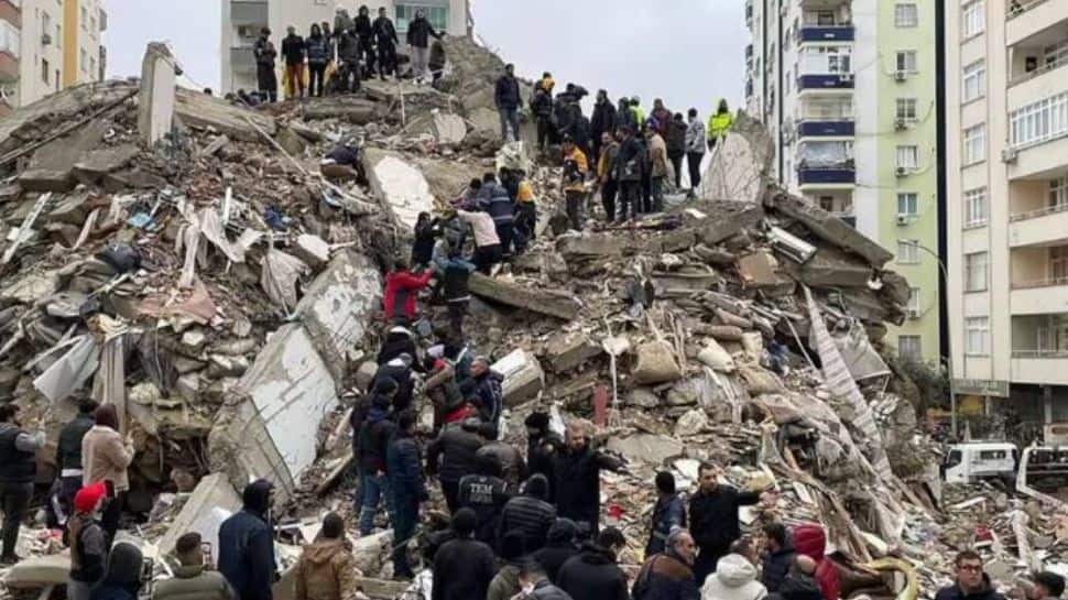 Turkey Earthquake: அதிகரிக்கும் துருக்கி நிலநடுக்க சேதாரங்கள்! இதுவரை 15,383 பேர் பலி