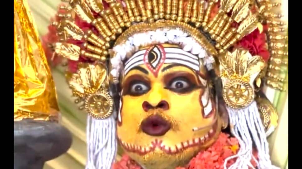 காந்தாரா கெட்டப்பில் கலக்கும் புகழ்..! எத்தனை மணி நேரம் மேக்கப் போட்டார் தெரியுமா?