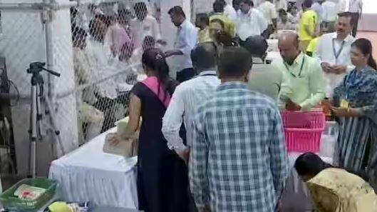 Erode Results: ஈரோடு தொகுதியின் தற்போதைய வாக்கு எண்னிக்கை நிலவரம்!