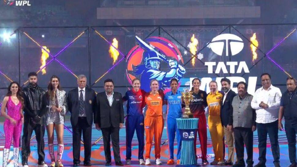 WPL 2023: கியாரா அத்வானி - கீர்த்தி சனான் நடனத்தில் பிரம்மாண்டமாக தொடங்கிய மகளிர் ஐபிஎல்..! 