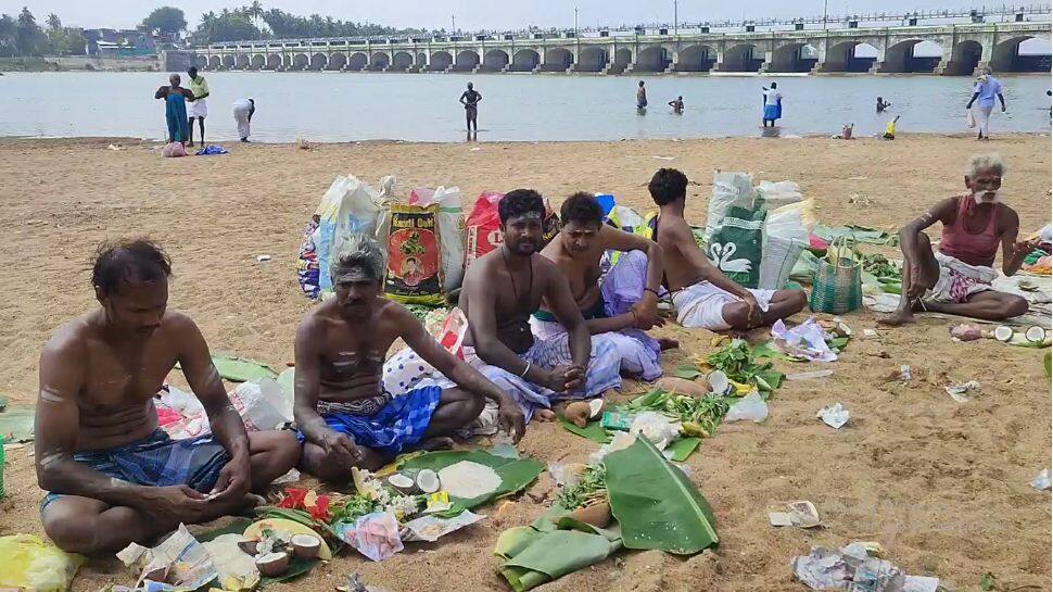 மாசி மகத்தில் முன்னோர்களுக்கு தர்ப்பணம் கொடுக்க கொள்ளிடம் ஆற்றில் திரண்ட மக்கள்!