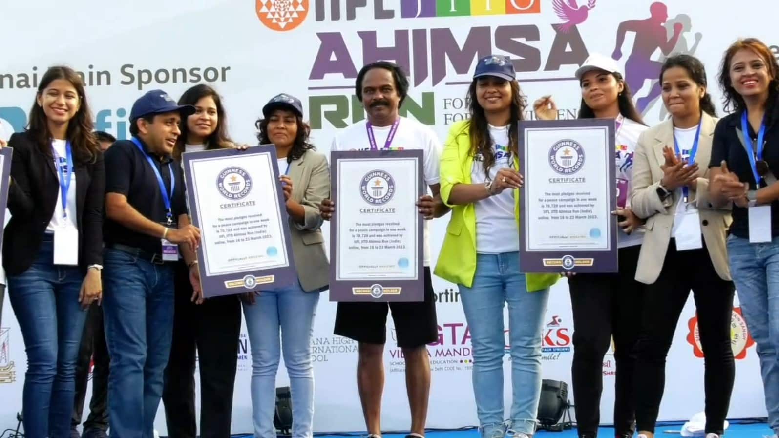 அஹிம்சையை வலியுறுத்தி மாரத்தான்! மகளுடன் கலந்து கொண்ட திமுக அமைச்சர்!