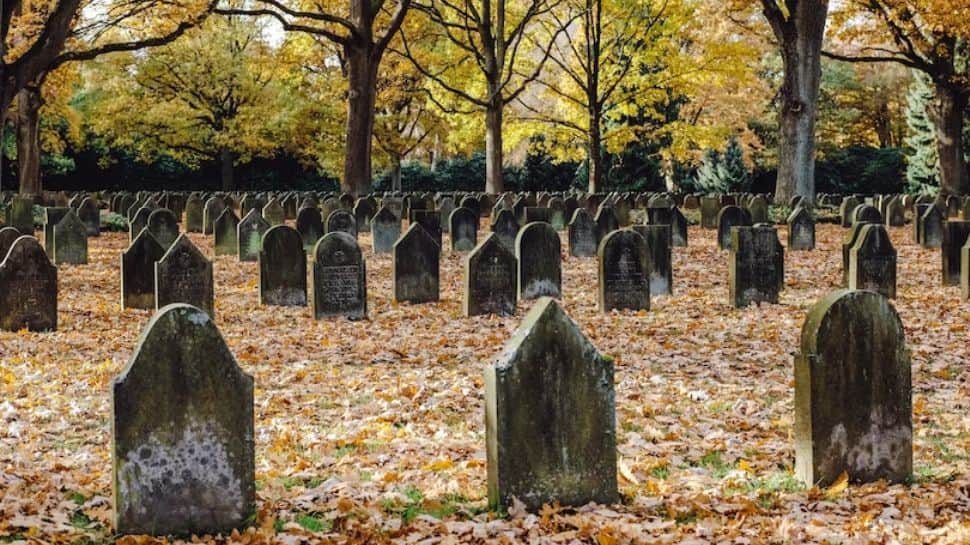 தாயின் உடலை 13 ஆண்டுகளாக வீட்டில் வைத்து பாதுகாத்து வந்த நபர்!