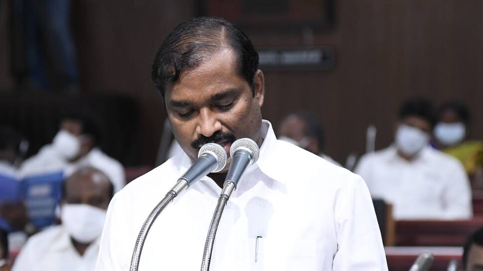 வன்னியர் இட ஒதுக்கீடு: சட்டப்பேரவையில் அதிமுக திடீர் அமளி... அப்படி என்ன சொன்னார் வேல்முருகன்?