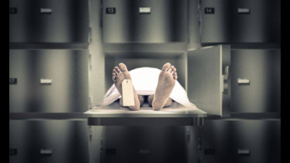 Bizarre! கொரோனாவால் 'இறந்த' நபர்... 2 ஆண்டுகளுக்குப் பிறகு வீடு திரும்பிய அதிசயம்!