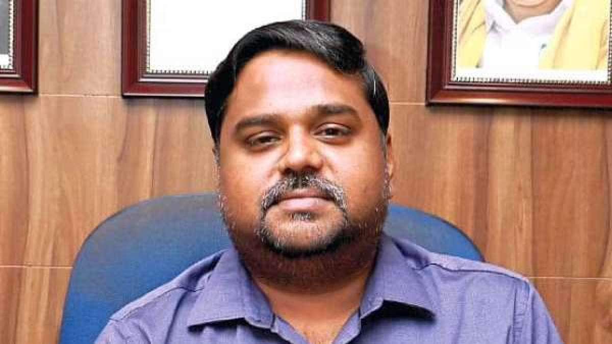 ரோடு ஒன்னும் சரியில்லை.. வெளுத்து வாங்கிய தருமபுரி எம்பி செந்தில்குமார்!