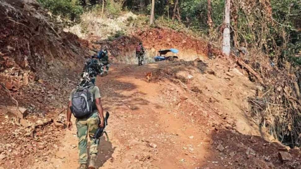 சத்தீஸ்கரில் நக்ஸல் தாக்குதல்... 10 வீரர்கள் உட்பட 11 பேர் வீர மரணம்..!