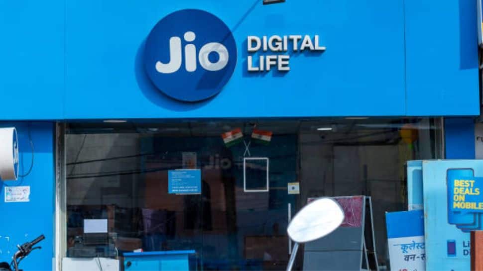 Reliance Jio Plans: 11 மாதங்களுக்கு இனி ரீச்சார்ஜ் கவலையில்லை - ஜியோவின் மலிவான பிளான்..!