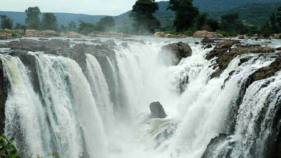 ’மசாஜ், படகு சவாரி’ ஒகேனக்கலில் களைகட்டு கோடை விடுமுறை