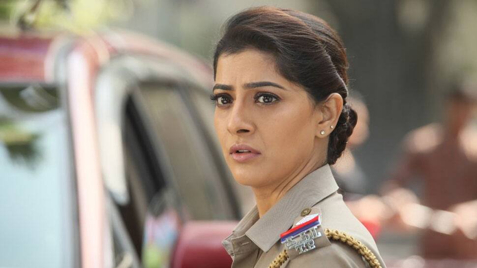 வாய்ப்பு கிடைத்தால் ரஜினிக்கே வில்லியாக நடிப்பேன்: நடிகை வரலட்சுமி