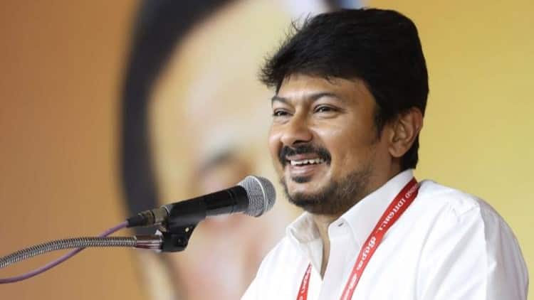 உதயநிதிக்காக இறங்கி வந்த கமல் மற்றும் ரஜினி! ஏன் தெரியுமா?