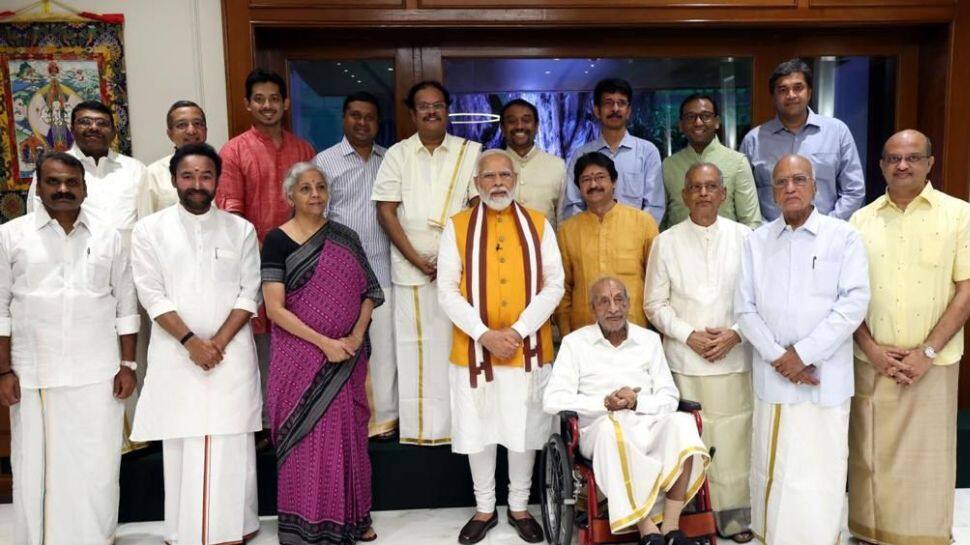 செங்கோல் செய்து கொடுத்தவரின் குடும்பத்திற்கு பிரதமர் மோடி மரியாதை..!